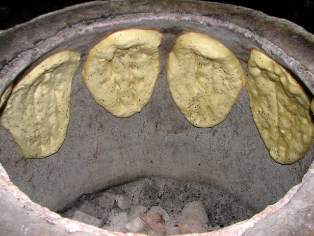 What is Tandyr or how traditional bread is baked in Baku