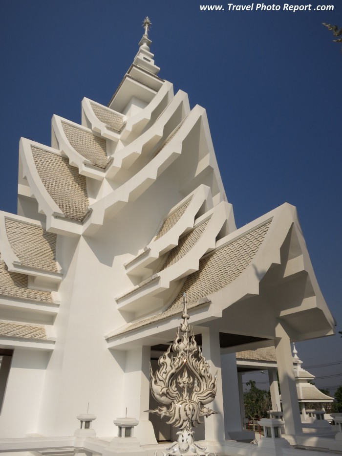 Wat Rong Khun White temple 05