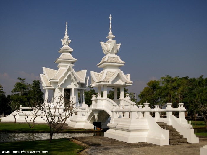 Wat Rong Khun White temple 04